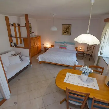 With Parking Space Veli Losinj, Losinj - 21185 Apartamento Veli Lošinj