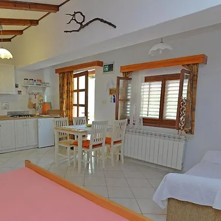 With A Parking Space Veli Losinj, Losinj - 21185 Apartamento Veli Lošinj