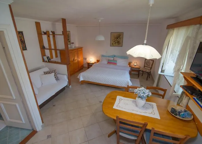 With Parking Space Veli Losinj, Losinj - 21185 Apartamento Veli Lošinj