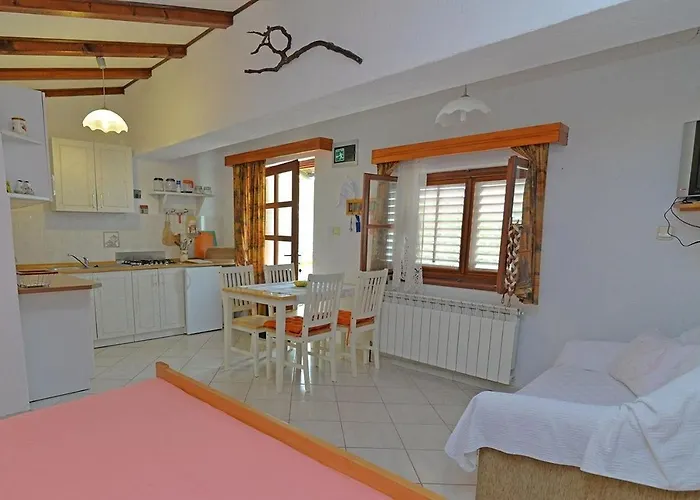 With Parking Space Veli Losinj, Losinj - 21185 Apartamento Veli Lošinj