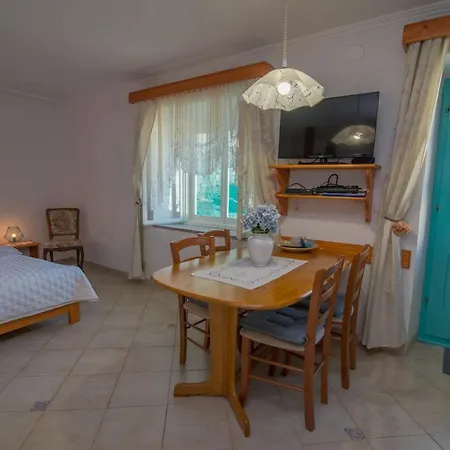 With Parking Space Veli Losinj, Losinj - 21185 Veli Lošinj