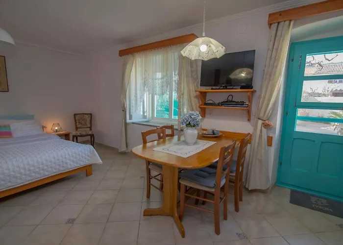With Parking Space Veli Losinj, Losinj - 21185 Veli Lošinj