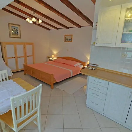 With Parking Space Veli Losinj, Losinj - 21185 Apartment *