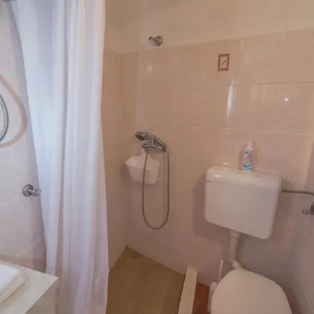 With Parking Space Veli Losinj, Losinj - 21185 Apartment Veli Lošinj